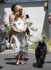 IMG/jpg/sarah-michelle-gellar-taking-tyson-veterinary-august-6-2009-paparazz (...)