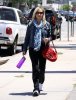 IMG/jpg/sarah-michelle-gellar-arriving-pilates-class-encino-july-23-2009-pap (...)