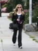 IMG/jpg/sarah-michelle-gellar-out-and-about-los-angeles-paparazzi-april-10-2 (...)