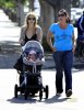 IMG/jpg/sarah-michelle-gellar-charlotte-grace-friend-brentwood-paparazzi-gq- (...)