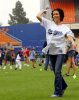 IMG/jpg/alyssa_milano_at_la_dodgers_stadium_10.jpg