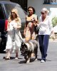 IMG/jpg/sarah-michelle-gellar-taking-tyson-veterinary-august-6-2009-paparazz (...)