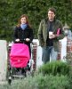 IMG/jpg/alyson-hannigan-family-walking-after-lunch-brentwood-february-6-2010 (...)