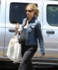 IMG/jpg/sarah-michelle-gellar-shopping-at-gelson-encino-july-20-2009-paparaz (...)