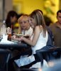 IMG/jpg/sarah-michelle-gellar-lunch-with-mother-gq-03.jpg