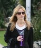 IMG/jpg/sarah-michelle-gellar-out-and-about-los-angeles-paparazzi-april-10-2 (...)