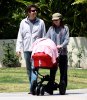 IMG/jpg/alyson-hannigan-alexis-denisof-walking-with-satyana-april-30-2009-pa (...)