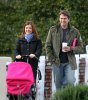 IMG/jpg/alyson-hannigan-family-walking-after-lunch-brentwood-february-6-2010 (...)