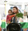 IMG/jpg/alyson-hannigan-satyana-farmers-market-february-23-2011-paparazzi-hq (...)