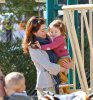 IMG/jpg/alyson-hannigan-satyana-farmers-market-february-23-2011-paparazzi-hq (...)