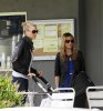 IMG/jpg/sarah-michelle-gellar-lemonade-restaurant-with-friend-paparazzi-apri (...)