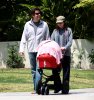 IMG/jpg/alyson-hannigan-alexis-denisof-walking-with-satyana-april-30-2009-pa (...)