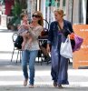 IMG/jpg/sarah-michelle-gellar-charlotte-grace-out-for-lunch-brentwood-july-2 (...)