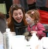 IMG/jpg/alyson-hannigan-satyana-farmers-market-february-23-2011-paparazzi-hq (...)